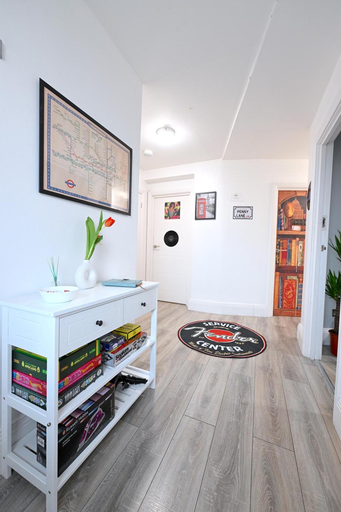 Superb 4 Bedroom Flat In The Heart Of Camden Town Лондон Экстерьер фото