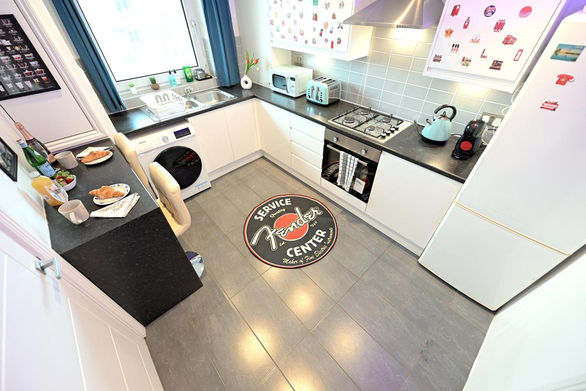 Superb 4 Bedroom Flat In The Heart Of Camden Town Лондон Экстерьер фото