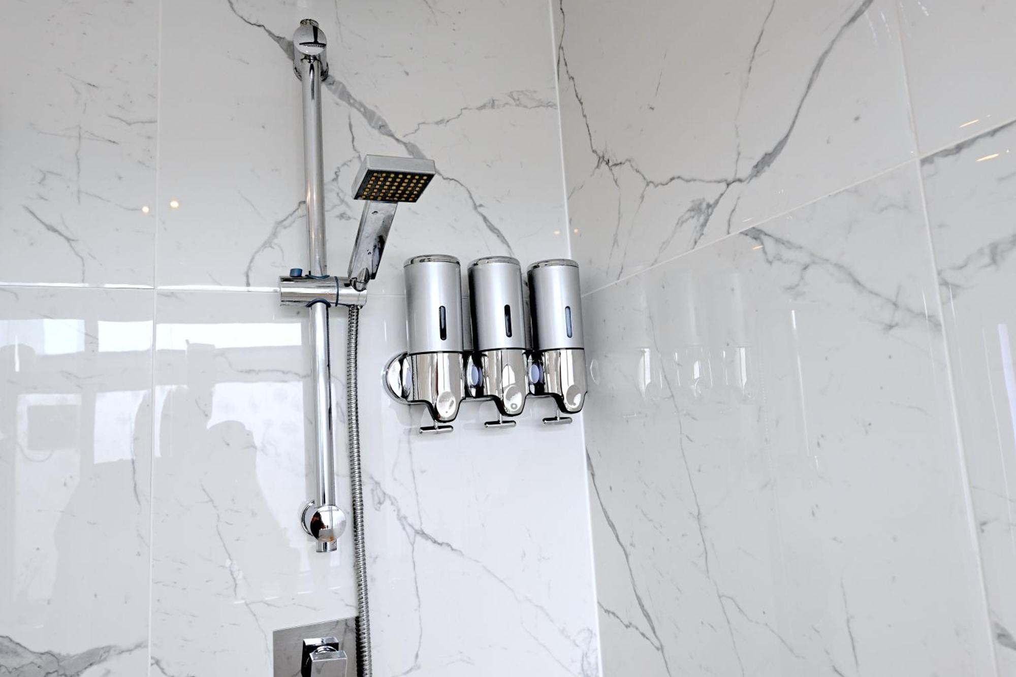 Superb 4 Bedroom Flat In The Heart Of Camden Town Лондон Экстерьер фото