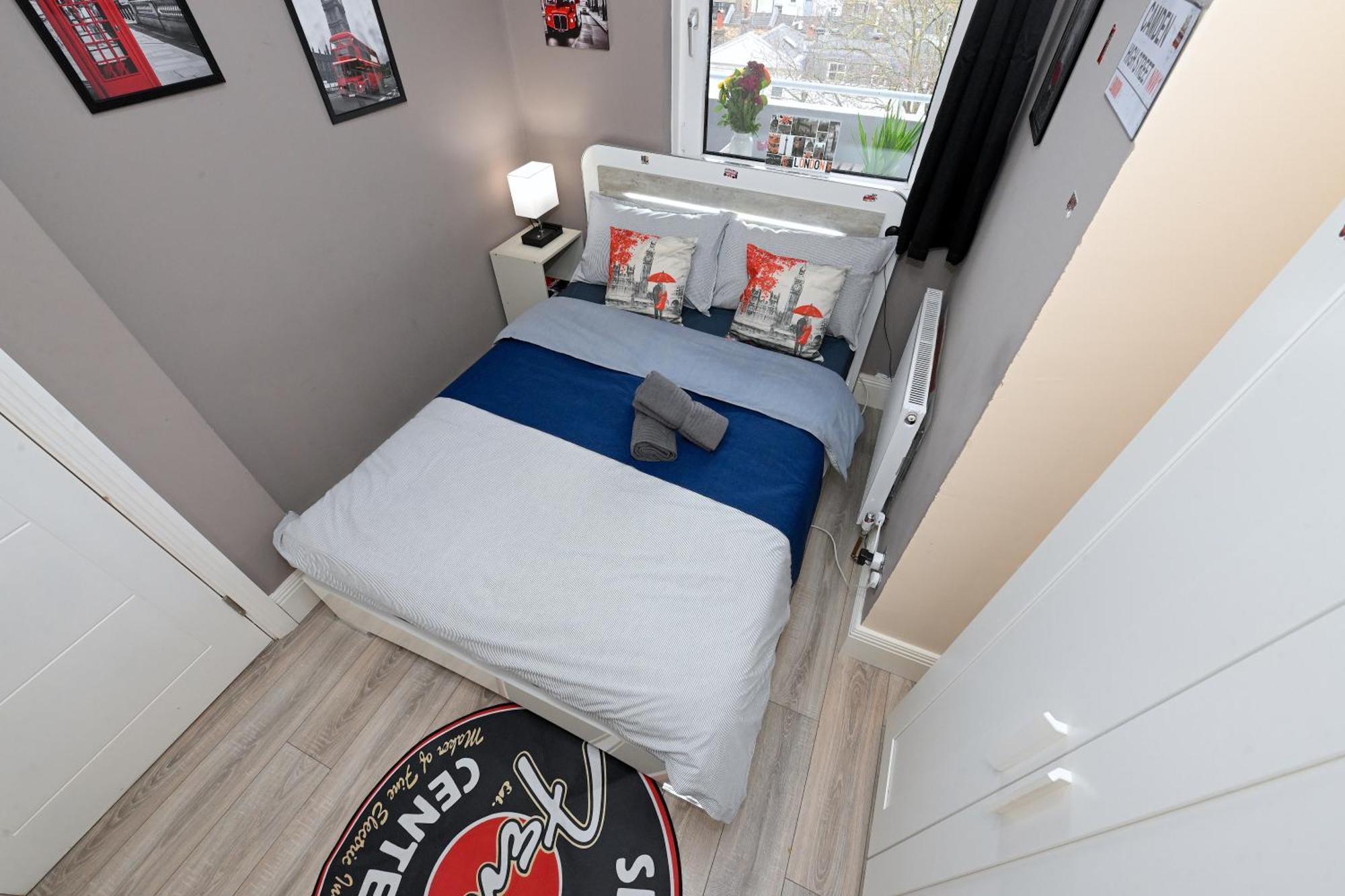 Superb 4 Bedroom Flat In The Heart Of Camden Town Лондон Экстерьер фото