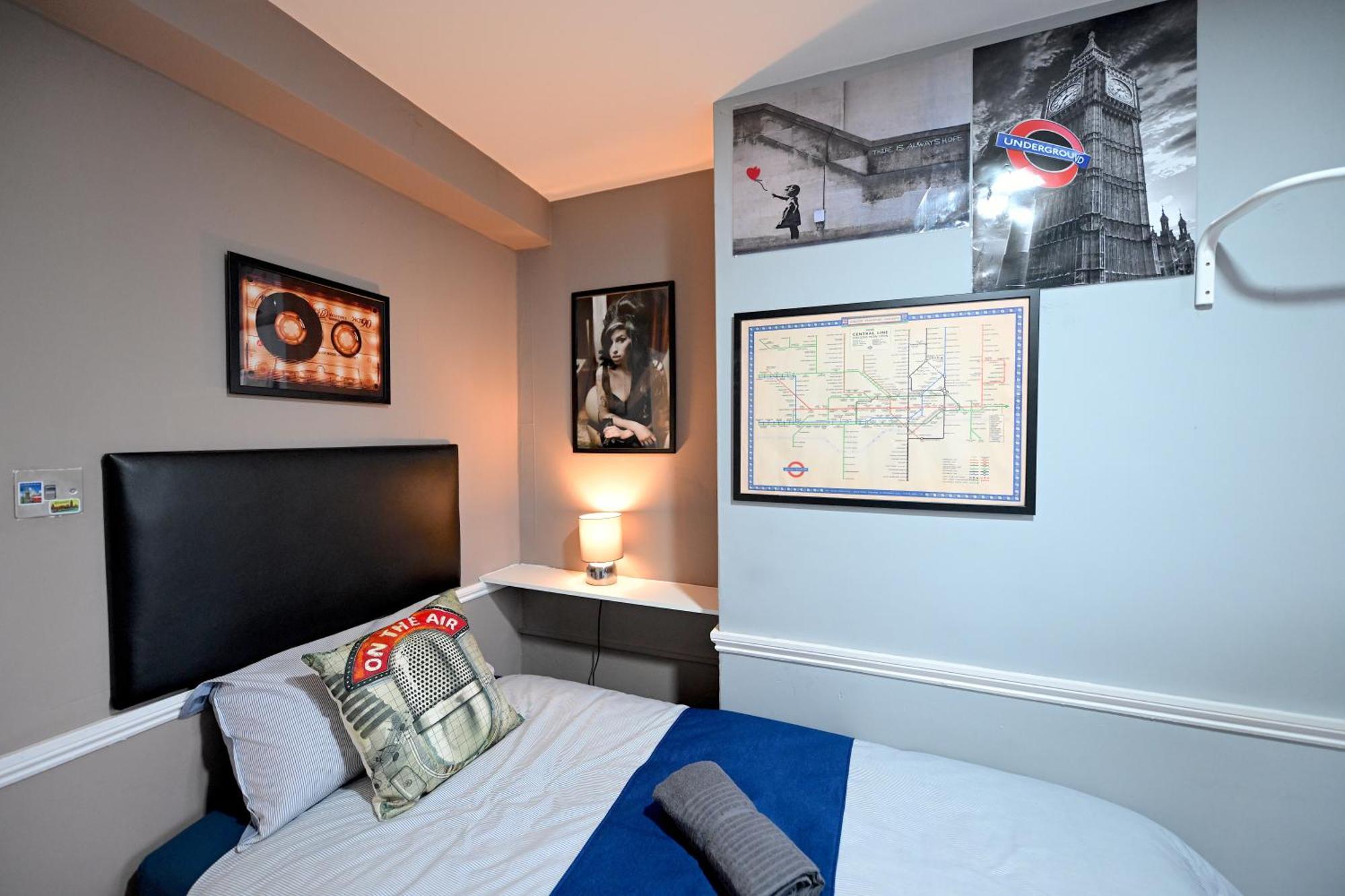 Superb 4 Bedroom Flat In The Heart Of Camden Town Лондон Экстерьер фото