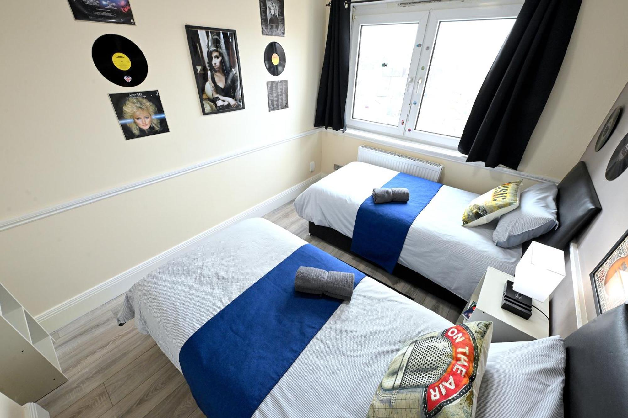 Superb 4 Bedroom Flat In The Heart Of Camden Town Лондон Экстерьер фото