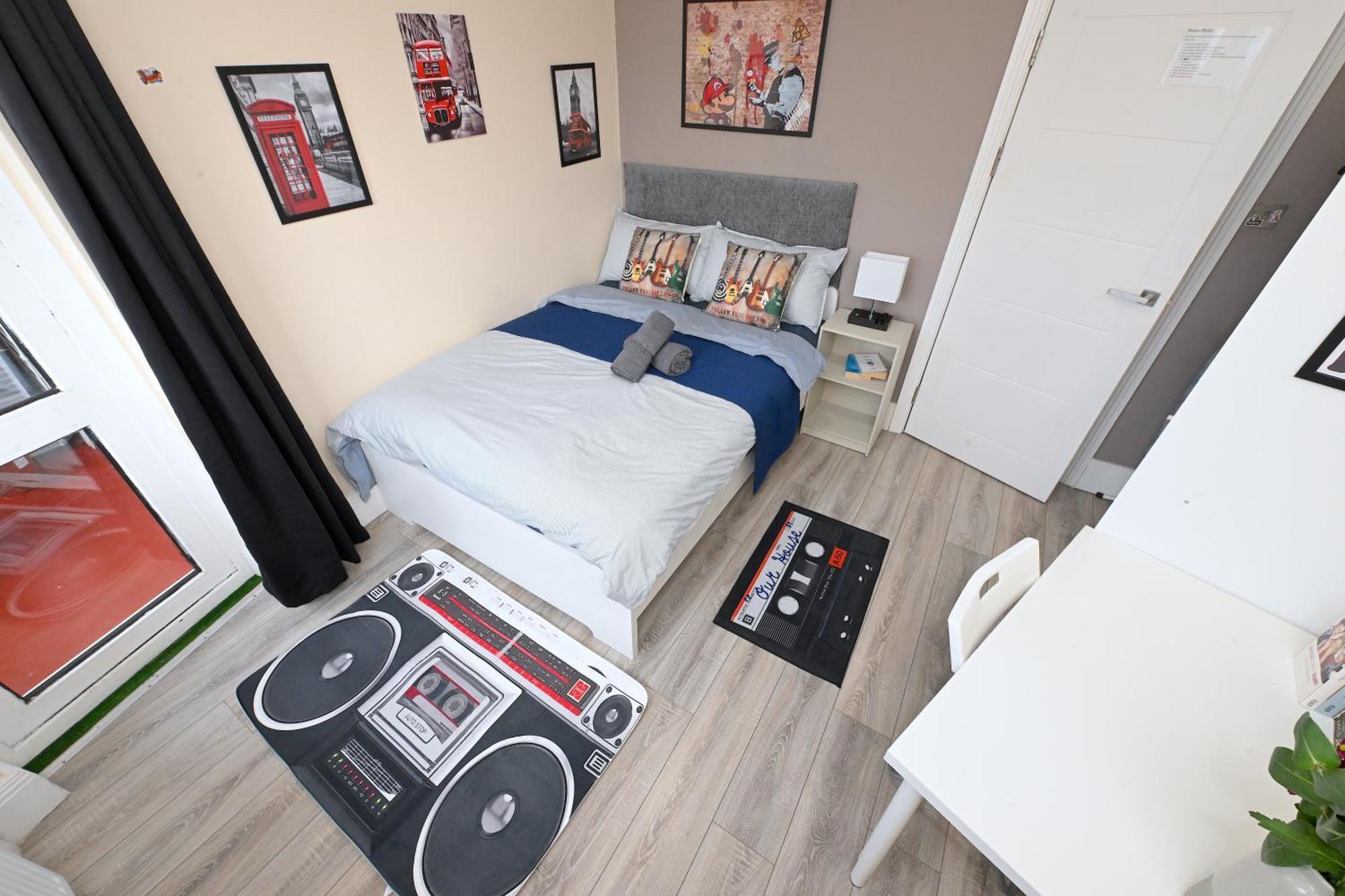 Superb 4 Bedroom Flat In The Heart Of Camden Town Лондон Экстерьер фото