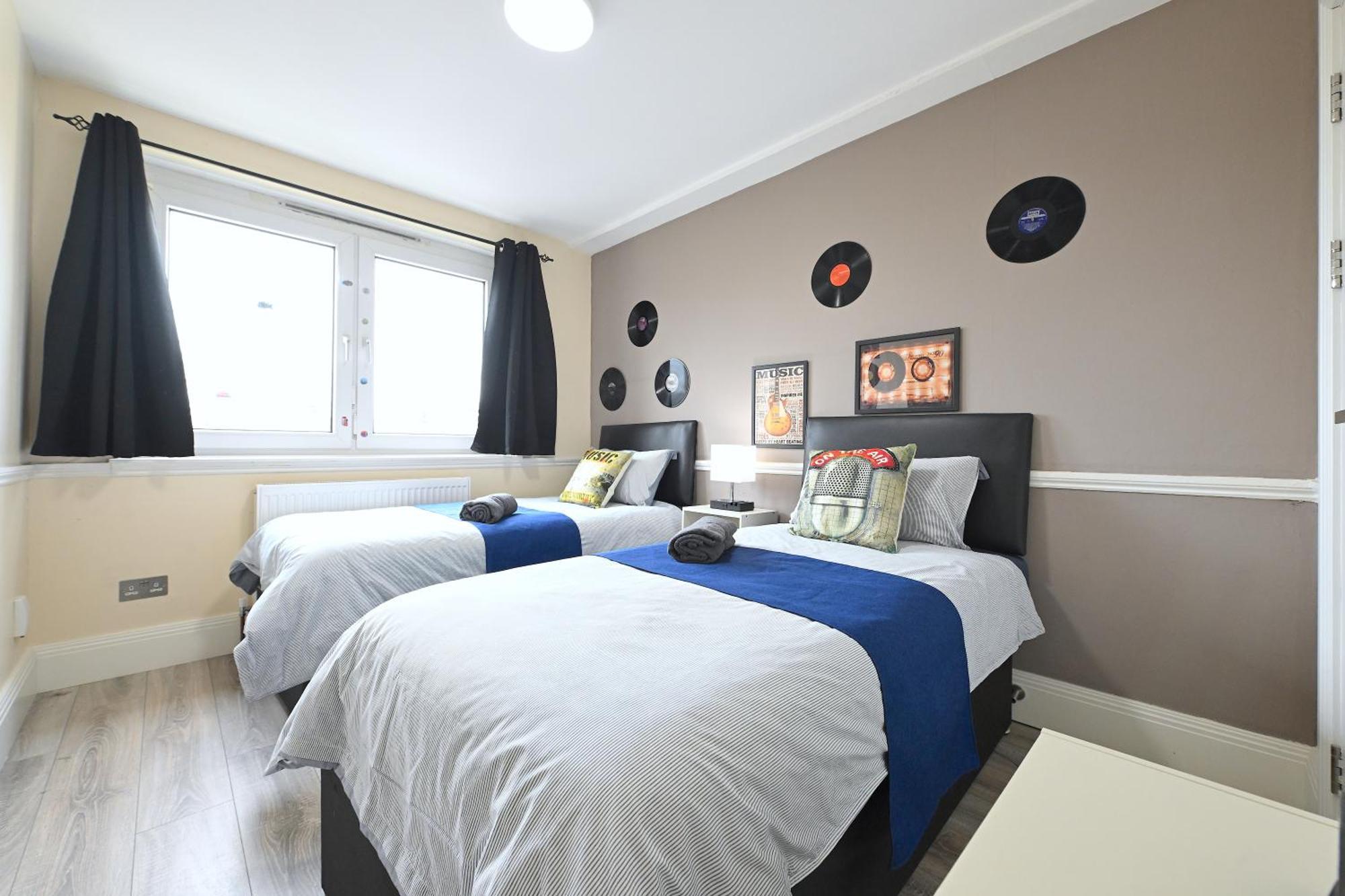 Superb 4 Bedroom Flat In The Heart Of Camden Town Лондон Экстерьер фото