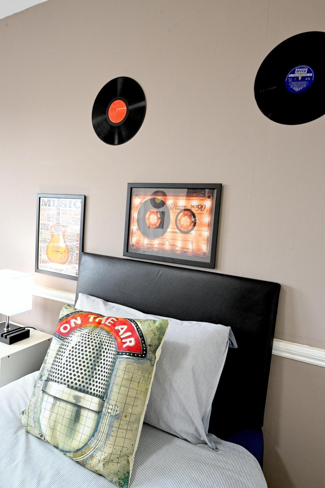 Superb 4 Bedroom Flat In The Heart Of Camden Town Лондон Экстерьер фото